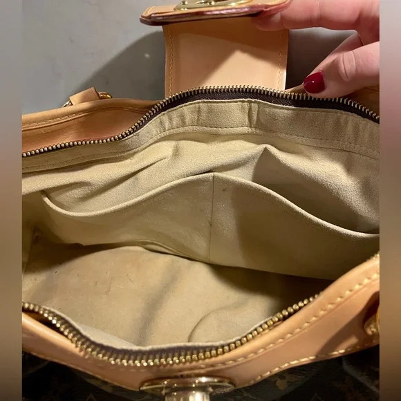 Louis Vuitton Purse - Picture 15 of 16